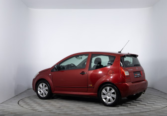 Подержанный автомобиль Citroen C2 2007 года (7 фото)