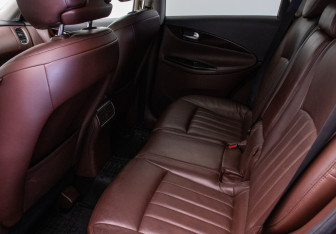 Подержанный автомобиль Infiniti EX 2011 года (11 фото)