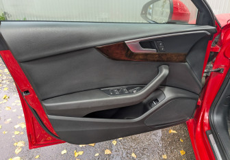 Подержанный автомобиль Audi A4 Sedan 2015 года (17 фото)