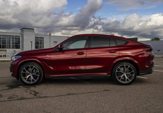 Подержанный автомобиль BMW X6 2020 года (11 фото)