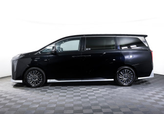 Подержанный автомобиль GAC M8 2023 года (8 фото)