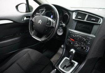 Подержанный автомобиль Citroen C4 Sedan 2013 года (10 фото)