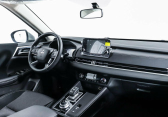 Подержанный автомобиль Mitsubishi Outlander 2022 года (8 фото)