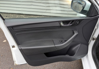 Подержанный автомобиль Skoda Rapid Liftback 2019 года (19 фото)