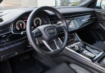 Подержанный автомобиль Audi Q8 2022 года (18 фото)
