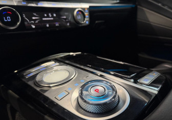 Подержанный автомобиль Genesis G80 2021 года (17 фото)