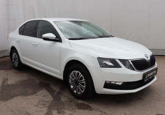 Подержанный автомобиль Skoda Octavia Liftback 2020 года (3 фото)