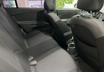 Подержанный автомобиль Kia Rio Hatchback 2007 года (11 фото)