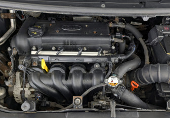 Подержанный автомобиль Kia Venga 2013 года (9 фото)