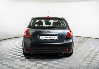 Подержанный автомобиль Kia Ceed Hatchback 2010 года (6 фото)