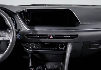 Подержанный автомобиль Hyundai Sonata 2020 года (13 фото)