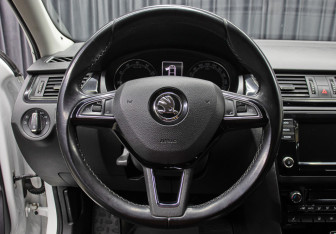 Подержанный автомобиль Skoda Rapid Liftback 2018 года (16 фото)