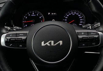 Подержанный автомобиль Kia K5 2022 года (15 фото)