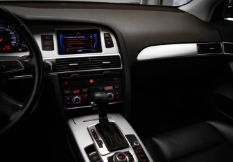 Подержанный автомобиль Audi A6 Sedan 2010 года (19 фото)