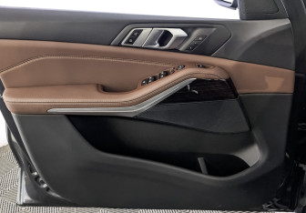 Подержанный автомобиль BMW X5 2020 года (19 фото)