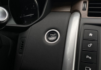 Подержанный автомобиль Land Rover Discovery 2017 года (19 фото)