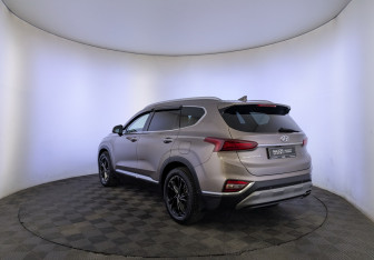 Подержанный автомобиль Hyundai Santa Fe 2018 года (7 фото)