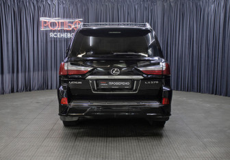 Подержанный автомобиль Lexus LX 2008 года (6 фото)