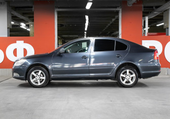 Подержанный автомобиль Skoda Octavia Liftback 2010 года (8 фото)