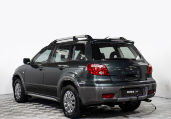 Подержанный автомобиль Mitsubishi Outlander 2006 года (5 фото)