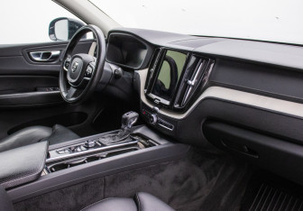 Подержанный автомобиль Volvo XC60 2021 года (10 фото)