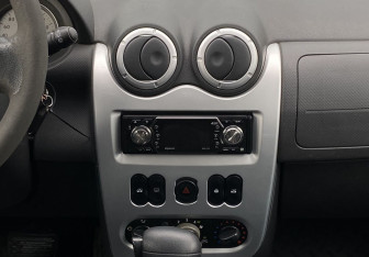 Подержанный автомобиль Renault Sandero 2010 года (12 фото)