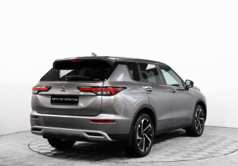 Подержанный автомобиль Mitsubishi Outlander 2021 года (4 фото)