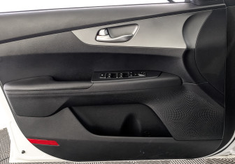 Подержанный автомобиль Kia Cerato Sedan 2019 года (19 фото)