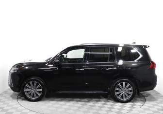 Подержанный автомобиль Lexus LX 2016 года (8 фото)