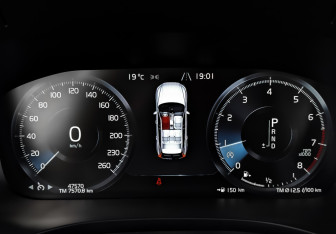 Подержанный автомобиль Volvo XC60 2021 года (16 фото)