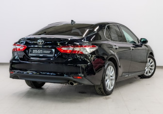 Подержанный автомобиль Toyota Camry Sedan 2019 года (5 фото)