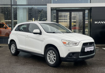 Подержанный автомобиль Mitsubishi ASX 2011 года (3 фото)