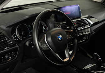 Подержанный автомобиль BMW X3 2018 года (11 фото)