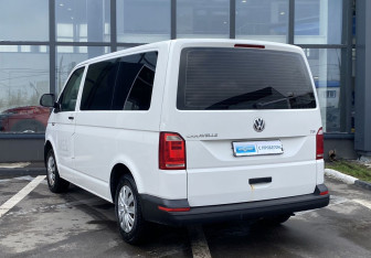 Подержанный автомобиль Volkswagen Caravelle 2017 года (7 фото)