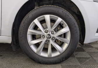 Подержанный автомобиль Skoda Octavia Liftback 2018 года (12 фото)