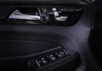 Подержанный автомобиль Mercedes-Benz GLE 2016 года (17 фото)