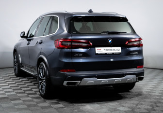 Подержанный автомобиль BMW X5 2019 года (7 фото)