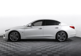 Подержанный автомобиль Infiniti Q50 2016 года (8 фото)