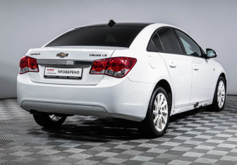 Подержанный автомобиль Chevrolet Cruze Sedan 2011 года (5 фото)