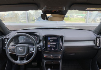 Подержанный автомобиль Volvo XC40 2021 года (12 фото)