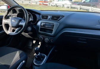 Подержанный автомобиль Kia Rio Sedan 2013 года (9 фото)