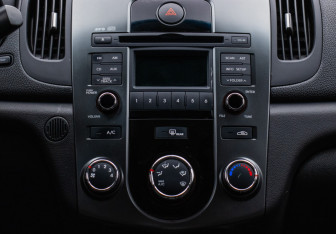 Подержанный автомобиль Kia Cerato Sedan 2012 года (14 фото)