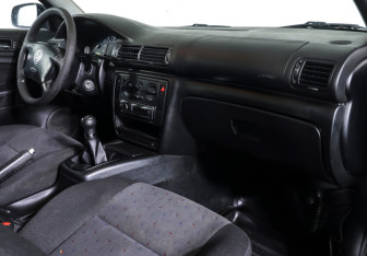 Подержанный автомобиль Volkswagen Passat Sedan 1997 года (10 фото)