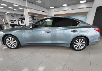 Подержанный автомобиль Infiniti Q50 2014 года (8 фото)