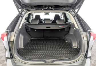 Подержанный автомобиль Toyota RAV4 2025 года (10 фото)