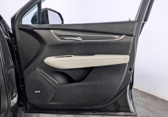 Подержанный автомобиль Cadillac XT5 2020 года (25 фото)