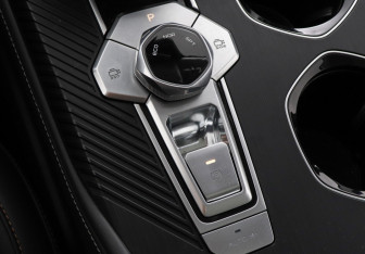 Подержанный автомобиль Changan UNI-K 2023 года (15 фото)