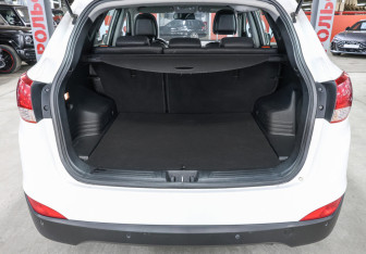 Подержанный автомобиль Hyundai ix35 2012 года (10 фото)