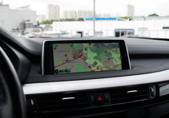 Подержанный автомобиль BMW X6 2015 года (21 фото)