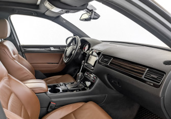 Подержанный автомобиль Volkswagen Touareg 2013 года (11 фото)